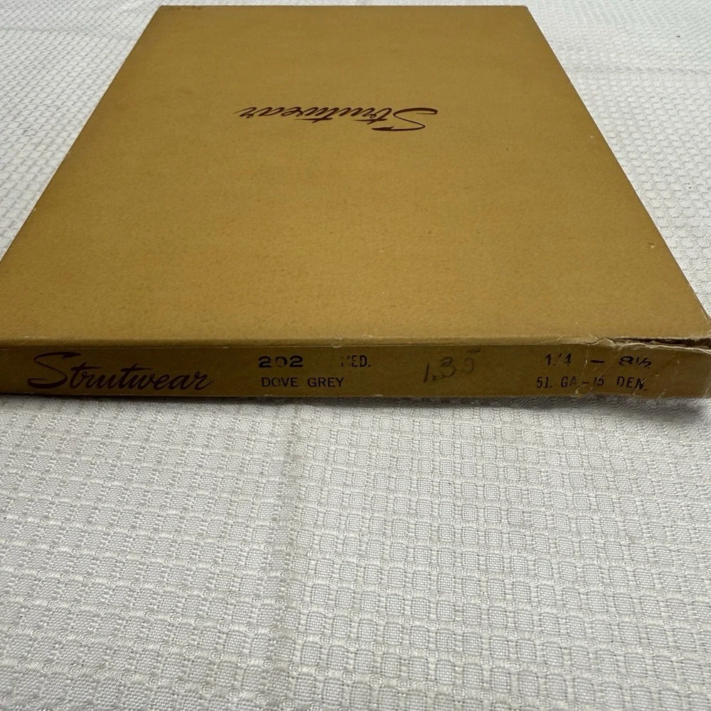 3 Pairs Vtg 50s Strutwear 202 Med Dove Gray‎ 8.5 Nylon Stockings Seams New 1 Box
